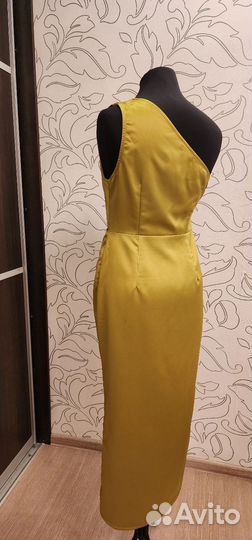 Платье prettylittlething 44 р-р атласное