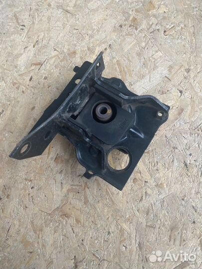 Подушка двигателя Toyota Prius NHW20 2007