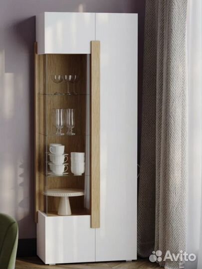 Шкаф витрина