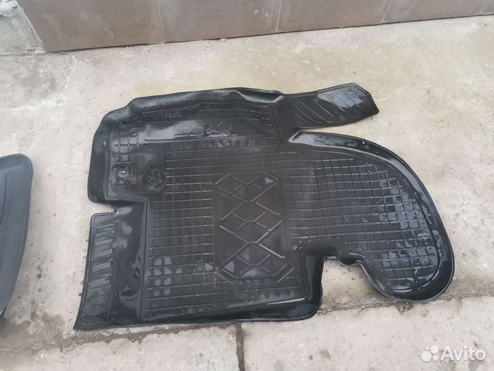 Автомобильные коврики резиновые