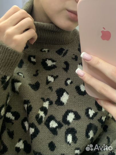 Свитер женский