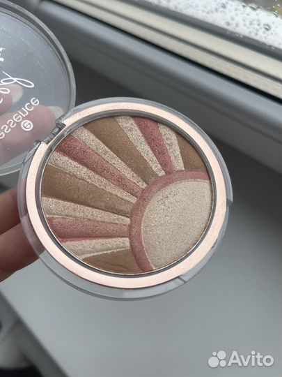 Essence румяна хайлайтер