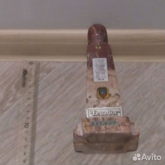 Статуэтка Эквадор Нулевая параллель (мрамор)