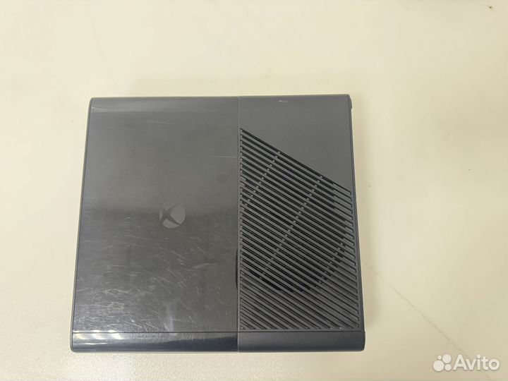 Xbox 360 E 750GB Freeboot 100+ игр Гарантия