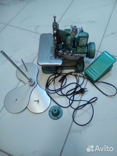 Швейная машинка оверлок