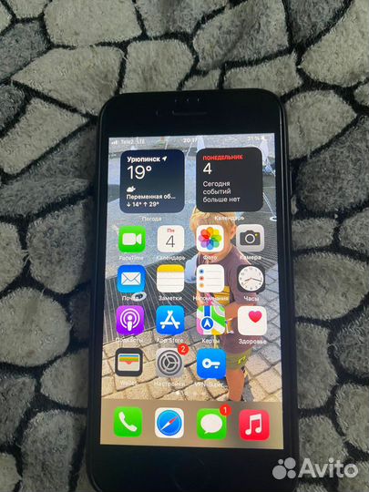 Телефон iPhone 8 64 gb