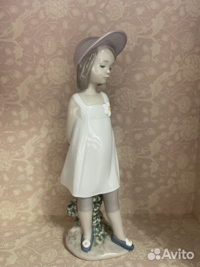 Статуэтка Nao Моя любимая книга