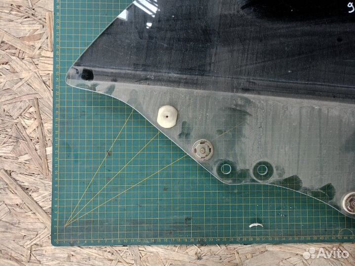 Стекло заднее правое Toyota Mark Ii X100