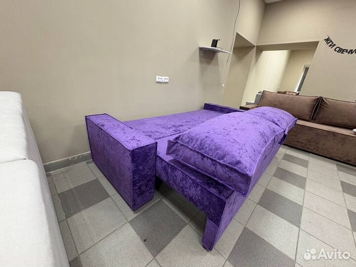 Диван в стиле лофт фиолетовый краш