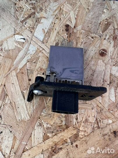 Резистор печки Kia Ceed ED хэтчбек 1.6 G4FC 2009