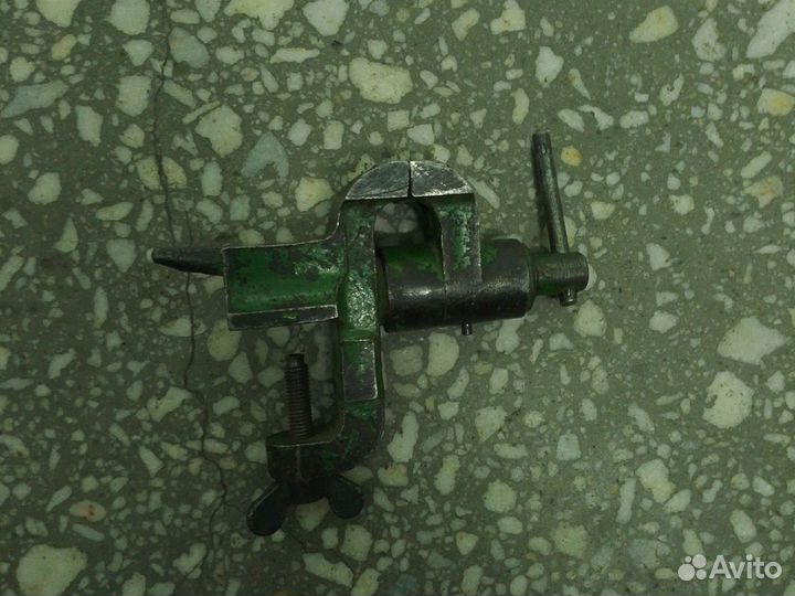 Слесарный инструмент - тиски