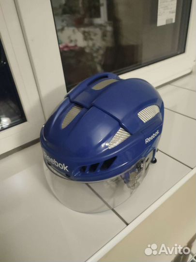 Хоккейный шлем