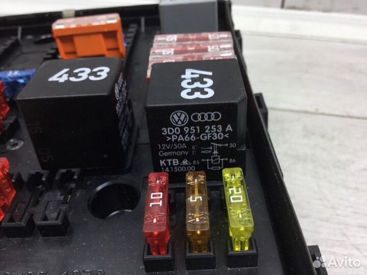 Блок предохранителей Volkswagen Golf хэтчбек BGU