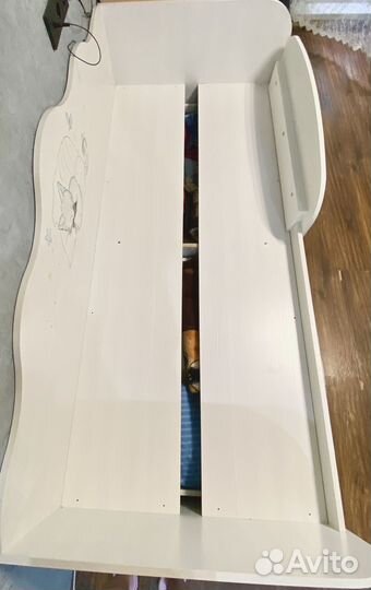 Детская кровать и шкаф