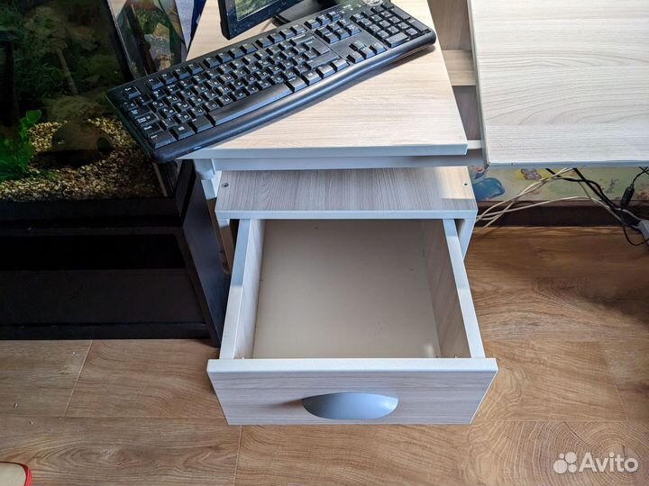 Стол для школьника - растущая парта