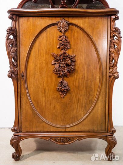 Антикварный полушкаф В неорокаильной стилистике