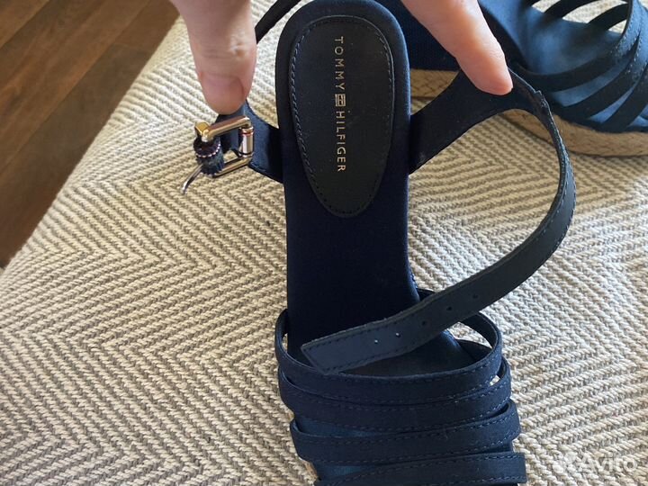 Босоножки новые 36