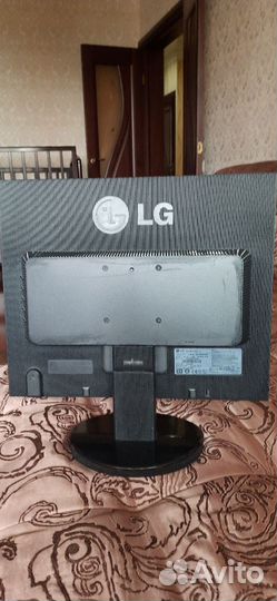 Монитор LG и клавиатура