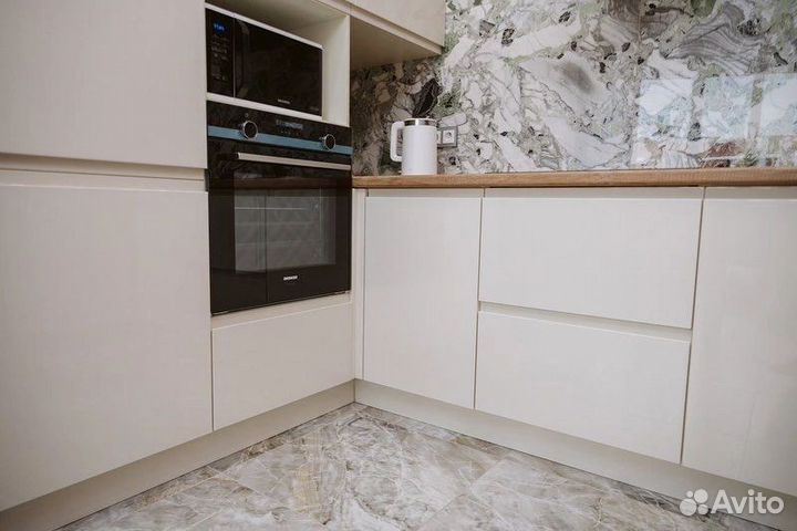 Кухни на заказ белая