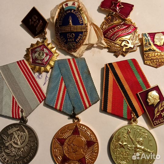 Открытки, значки, вымпел