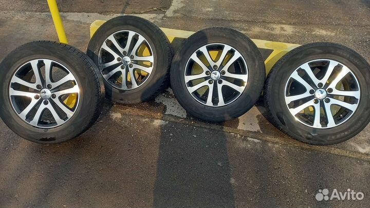 Резина летняя на дисках Matador (215/65, R16)