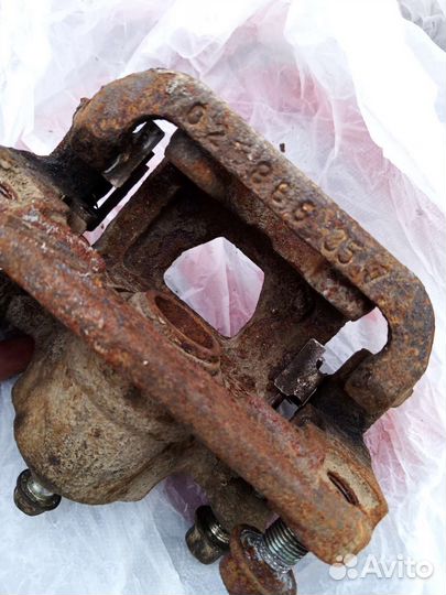 Суппорт задний левый Nissan qashqai j10