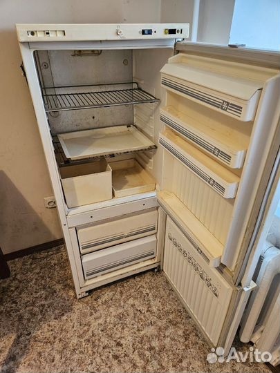 Холодильник двухкамерный СССР