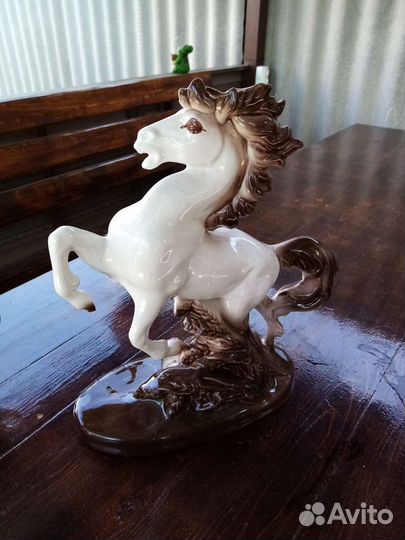 Статуэтка конь на дыбах