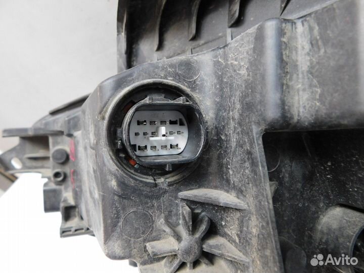 Фара правая Kia K5 92102L2100