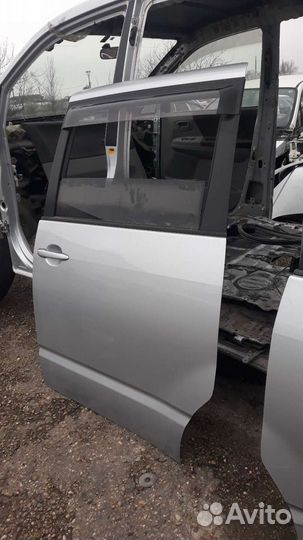 Дифлекторы на двери toyota voxy azr60