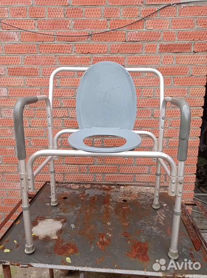 Санитарное кресло