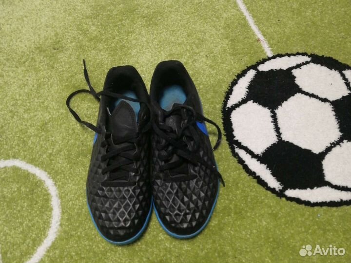 Футбольные шиповки Nike 37.5