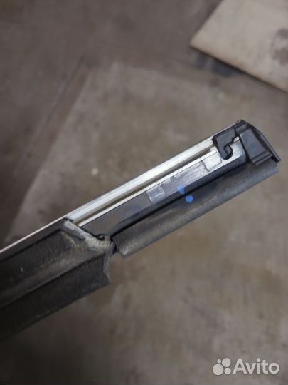 Молдинг стекла передней левой двери w203 рест