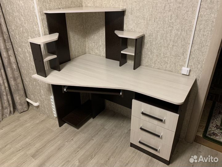 Стол компьютерный