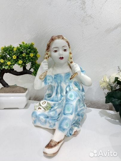 Фаянсовая статуэтка Ветерок