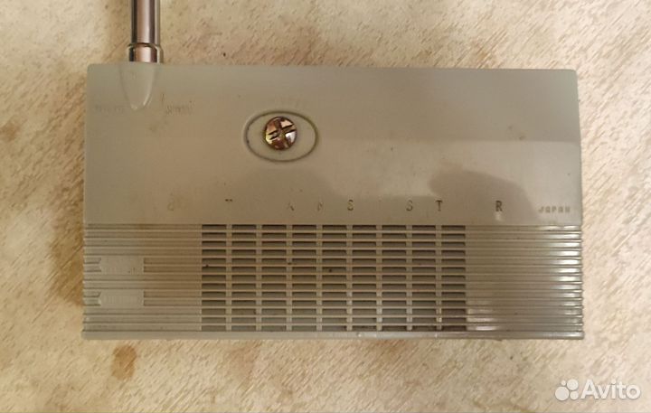 Радиоприемник 60-х годов Sanyo 8 Transistor 8S-P8