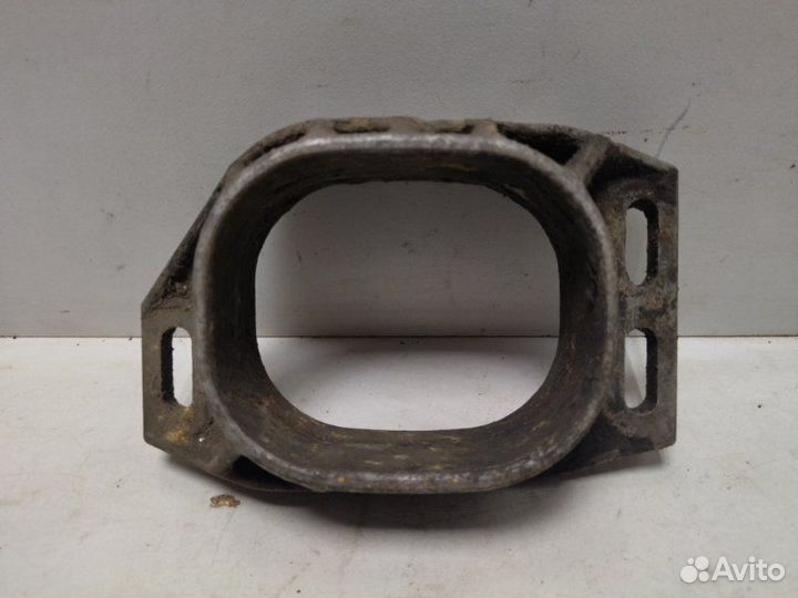 Кронштейн двигателя передний Volkswagen Passat