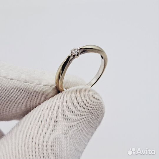 Кольцо с природным камнем Золото