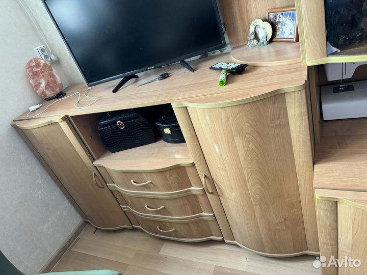 Стенка и комод в гостинную спальню