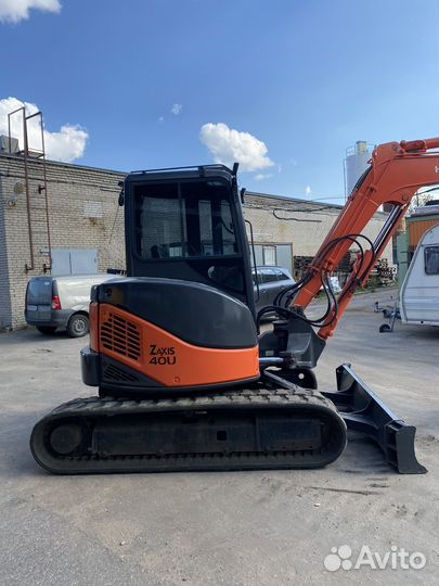 Мини-экскаватор Hitachi ZAXIS 40U, 2010