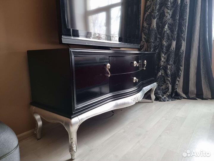 Тумба под тв ручная работа Италия