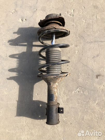 Стойка передняя левая subaru legacy 1995 г