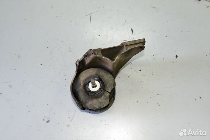 Опора двигателя левая подушка Audi 100 c4 2.6 2.8