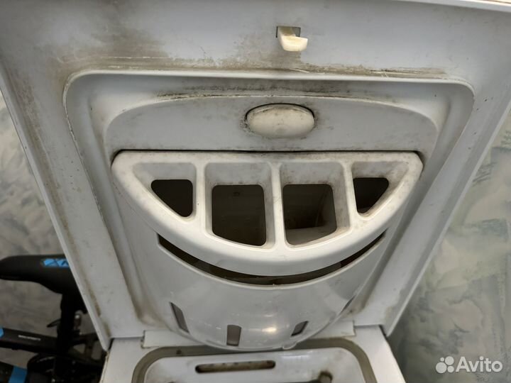 Стиральная машина с вертикальной загрузкой Ariston