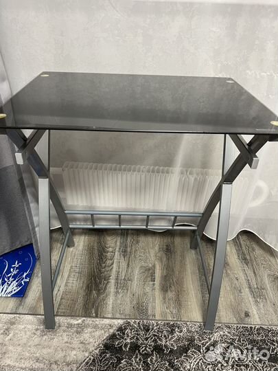 Компьютерный стол стеклянный