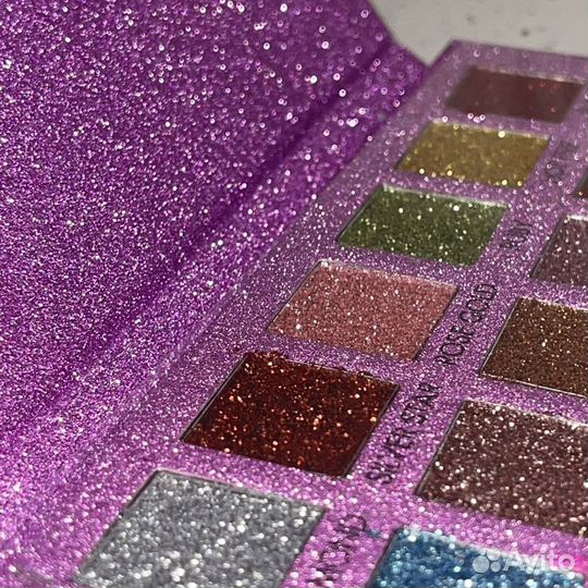 Блестящая палетка от «huda beauty»