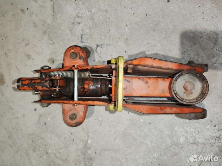 Домкрат подкатной бу