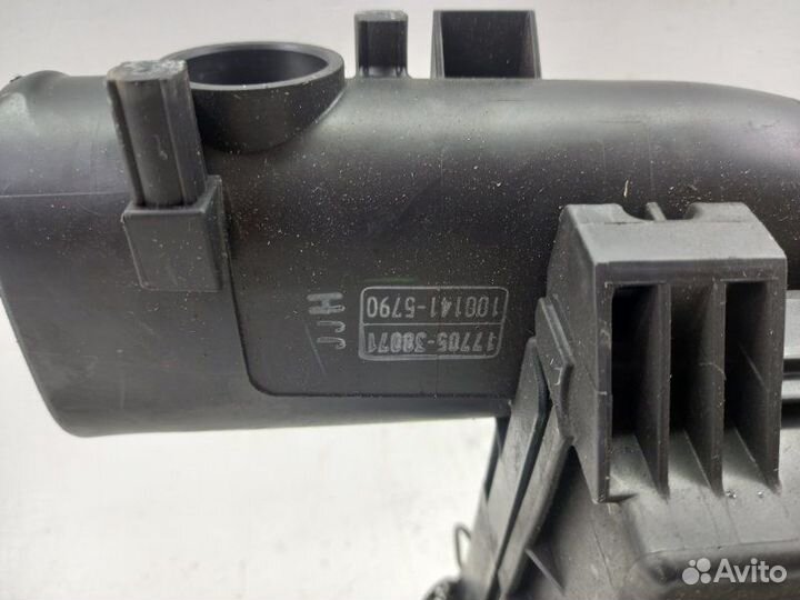 Корпус воздушного фильтра правый Lexus Ls460 USF40