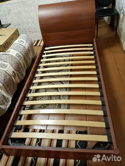 Кровать односпальная с ящиком и матрасом б/у