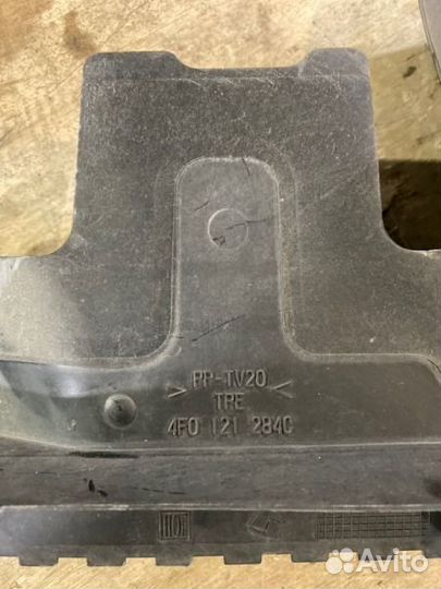 Воздуховод радиатора передний правый Audi A6 4F2